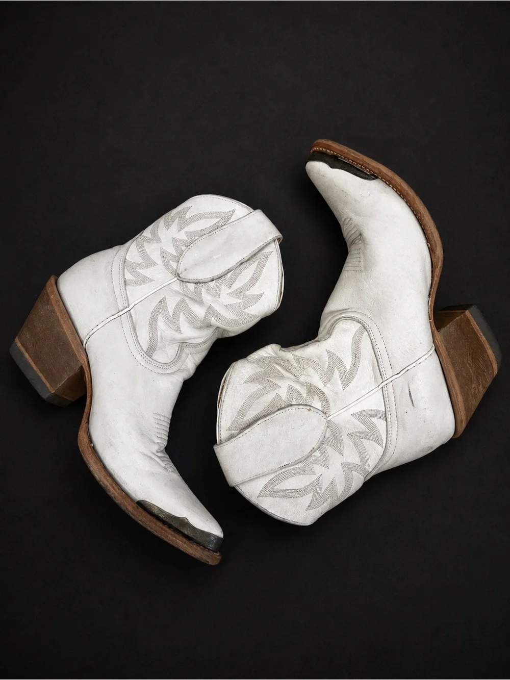 IDYLLWIND WHEELS WESTERN BOOTIES ROUND TOE ivory cowboys embroidered women 6.5M